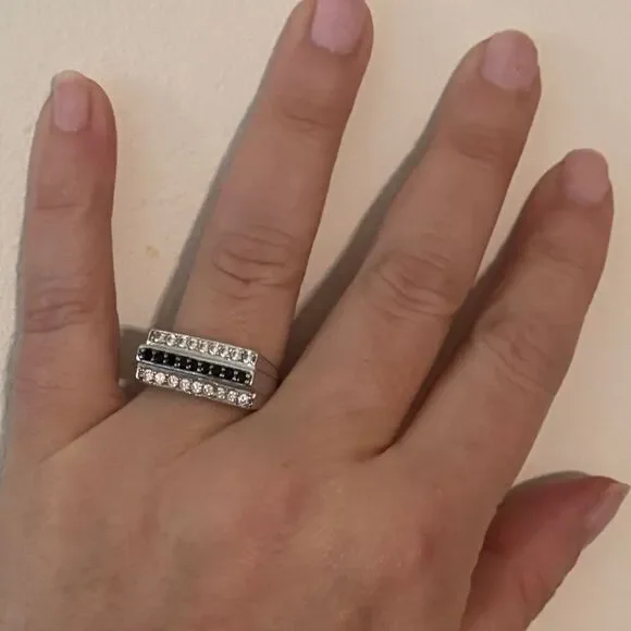Vintage triple bar ring with white and black stones sz 6
